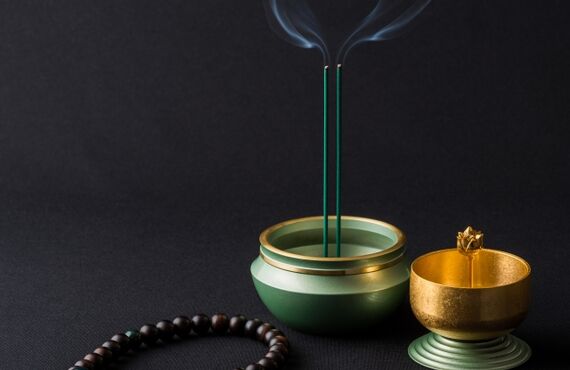 ご仏壇を配置する向きや方角・ご位牌やお供え物の置き方｜さこ手相風水鑑定事務所
