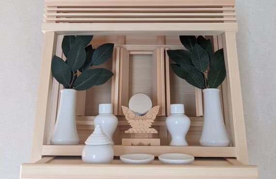 神棚の下に何を置く？神棚を配置する際の注意点｜さこ手相風水鑑定事務所